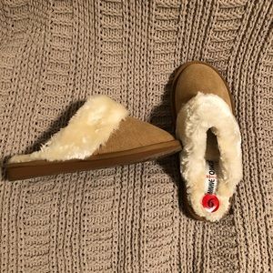 Minnetonka All Day Scuffs Chestnut size 6